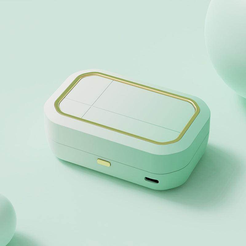 Smart contact lens cleaner