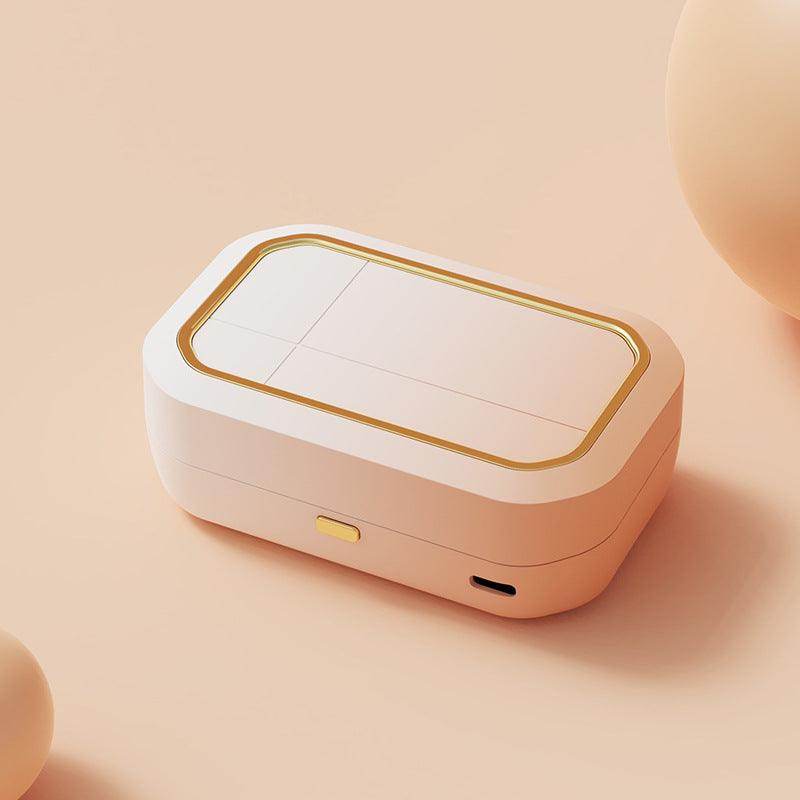Smart contact lens cleaner